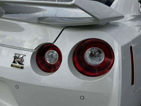 Used 2024 Nissan GT-R w/ Floor Mat Package AWD/4WD image 18
