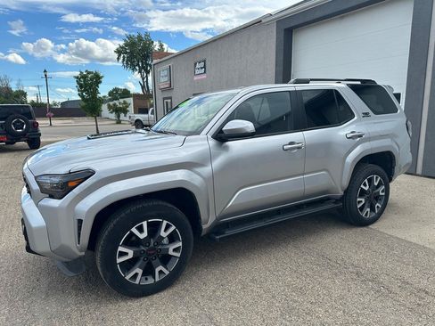 Used 2025 Toyota 4Runner TRD Sport AWD/4WD image 4