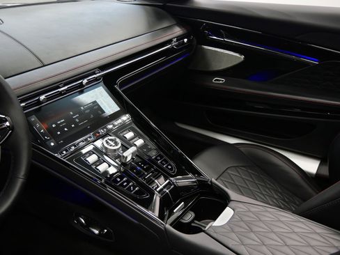 Used 2025 Aston Martin DB12 Convertible RWD image 33