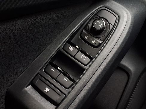 Certified 2025 Subaru Crosstrek 2.0i Premium image 17