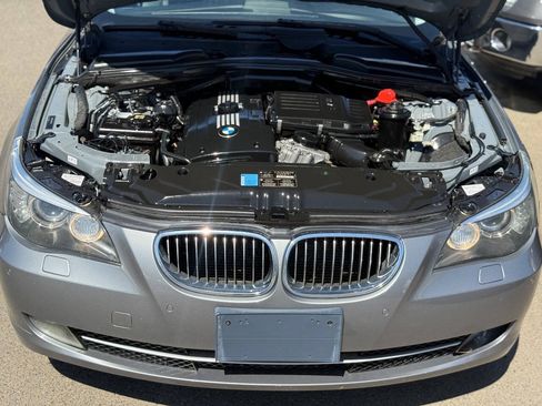 Used 2010 BMW 535i xDrive Wagon AWD/4WD image 17