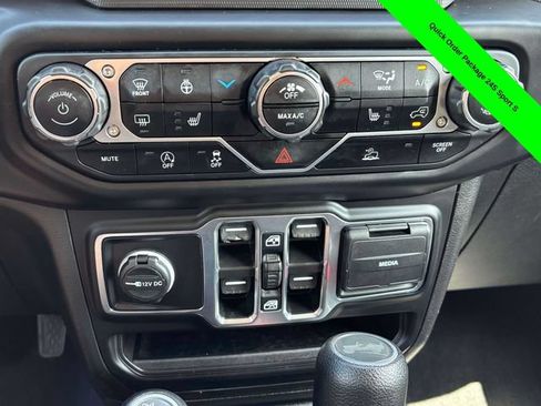 Used 2018 Jeep Wrangler Unlimited Sport S AWD/4WD image 17