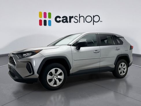 Used 2022 Toyota RAV4 LE image 1