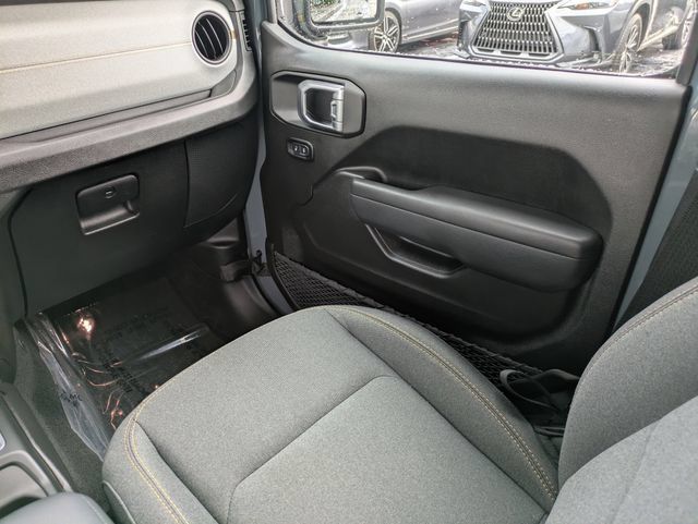 Used 2025 Jeep Gladiator Sport AWD/4WD image 12