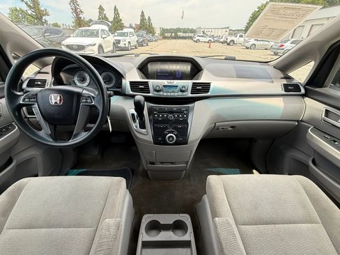 Used 2013 Honda Odyssey LX image 3