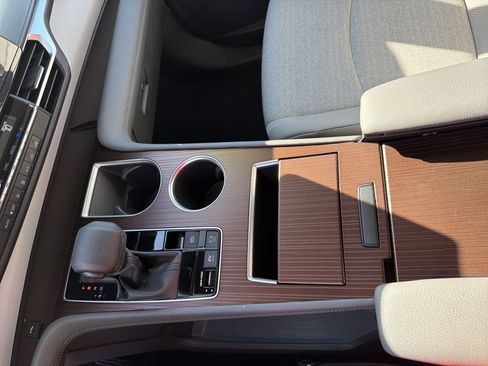 Certified 2024 Toyota Sienna LE image 8