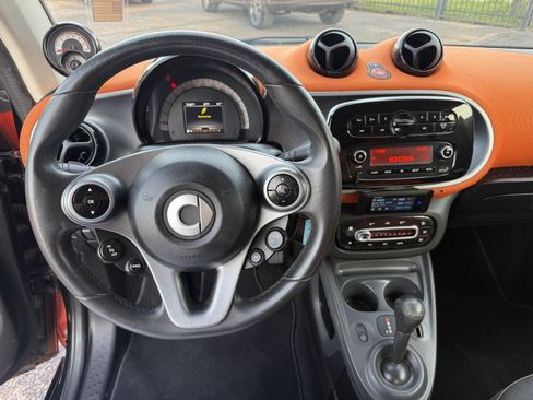 Used 2016 smart fortwo passion RWD image 28