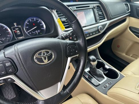 Used 2014 Toyota Highlander Limited Platinum AWD/4WD image 32