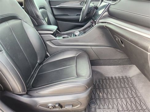 Used 2024 Jeep Grand Cherokee L Limited w/ Luxury Tech Group II image 15