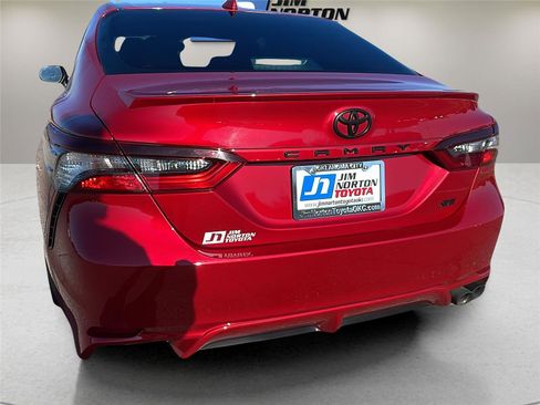 Used 2024 Toyota Camry SE image 12