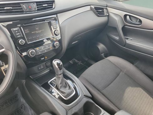 Used 2020 Nissan Rogue Sport S image 31