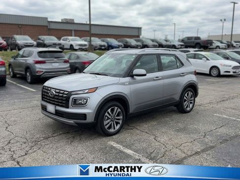 Used 2025 Hyundai Venue SEL FWD image 1