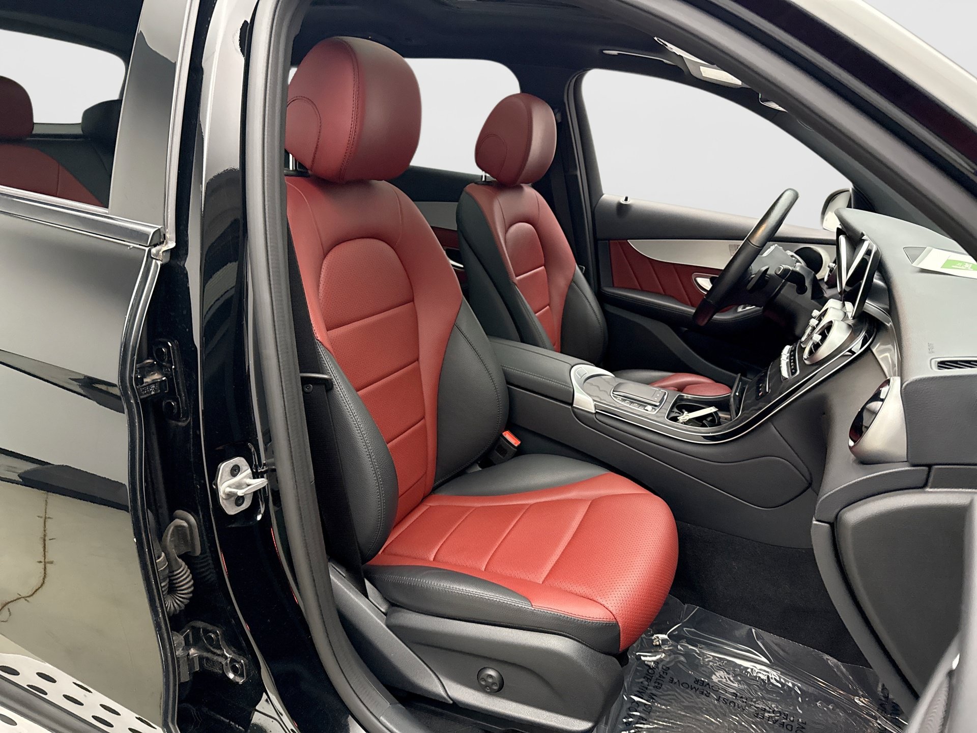 Used 2021 Mercedes-Benz GLC 300 4MATIC image 16