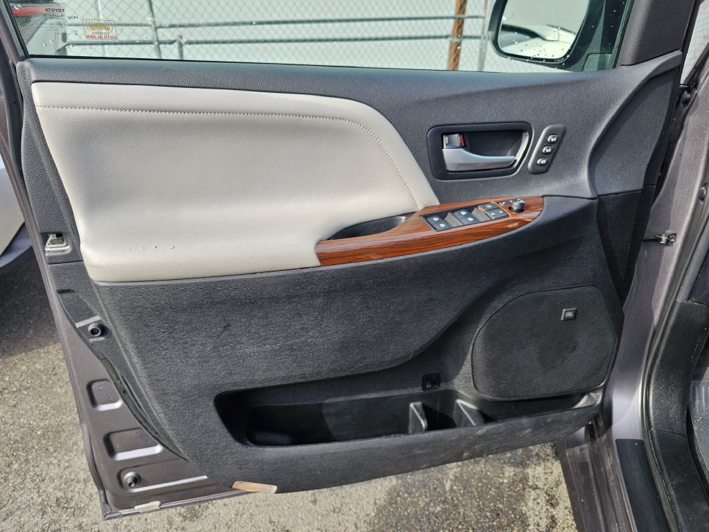 Used 2019 Toyota Sienna Limited Premium AWD/4WD image 22