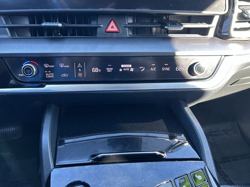 Used 2023 Kia Sportage EX image 28