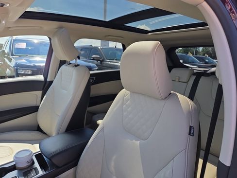 Used 2024 Ford Edge Titanium AWD/4WD image 10