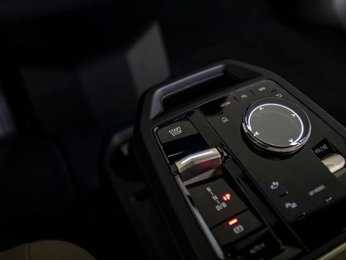 Used 2023 BMW iX xDrive50 w/ Sport Package image 31