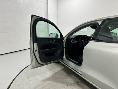 Used 2020 Volvo S60 T6 Momentum AWD/4WD image 21