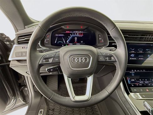 Used 2023 Audi Q8 Premium image 14