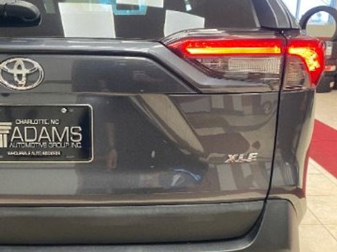 Used 2021 Toyota RAV4 XLE w/ Convenience Package image 12