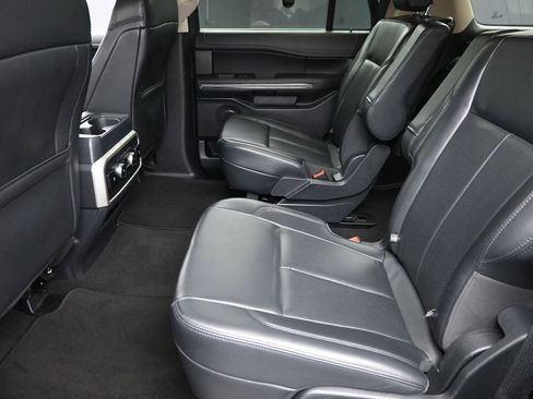 Used 2024 Ford Expedition XLT image 11