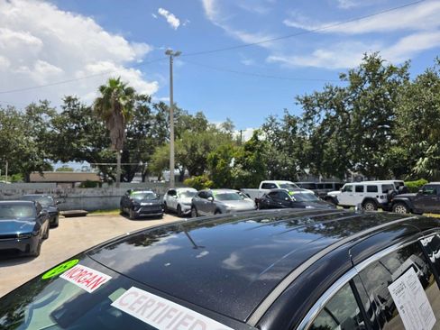 Used 2025 Chrysler Pacifica Select FWD image 11