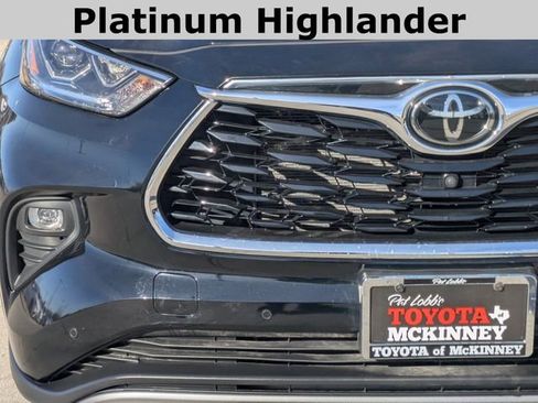 Used 2022 Toyota Highlander Platinum image 3