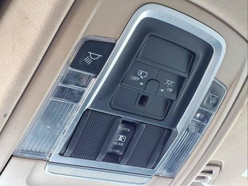 Used 2020 RAM 1500 Laramie w/ Off Road Group AWD/4WD image 27