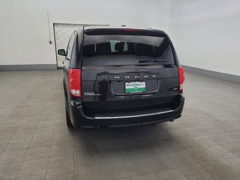 Used 2020 Dodge Grand Caravan SXT image 6