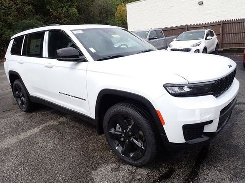 New 2025 Jeep Grand Cherokee L Altitude image 9