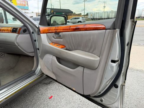 Used 2002 Lexus LS 430 RWD image 7
