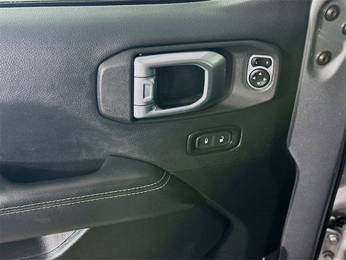 Used 2020 Jeep Gladiator Overland image 25