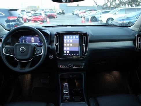 Used 2025 Volvo XC40 B5 Plus image 20