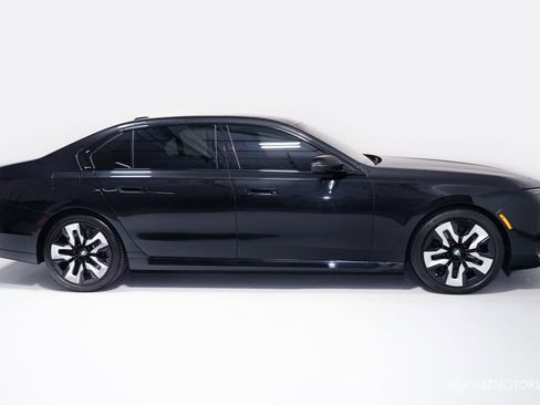 Used 2023 BMW 760i xDrive w/ Luxury Rear Seating Package image 4