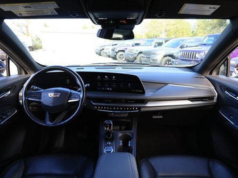 Used 2024 Cadillac XT4 Premium Luxury image 31