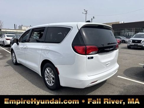 Used 2022 Chrysler Voyager LX FWD image 8