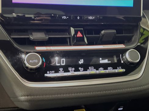 Used 2025 Toyota Corolla SE w/ SE Premium Package FWD image 26