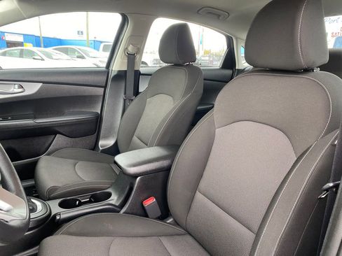 Used 2023 Kia Forte LX FWD image 9