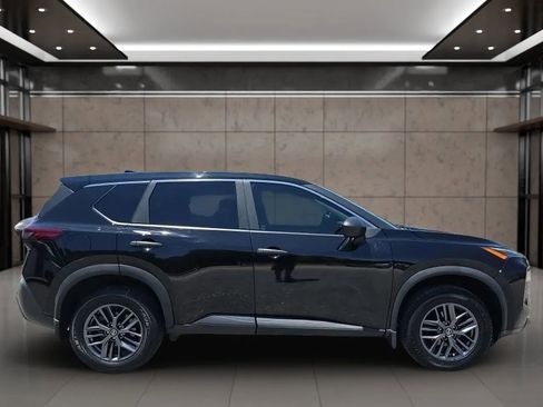 Used 2021 Nissan Rogue S FWD image 9