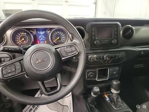 Used 2019 Jeep Wrangler Sport AWD/4WD image 4