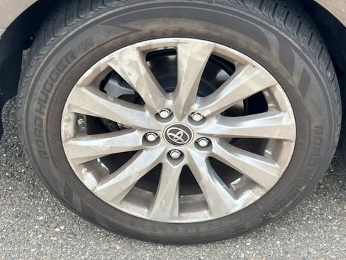 Used 2018 Toyota Camry LE FWD image 17