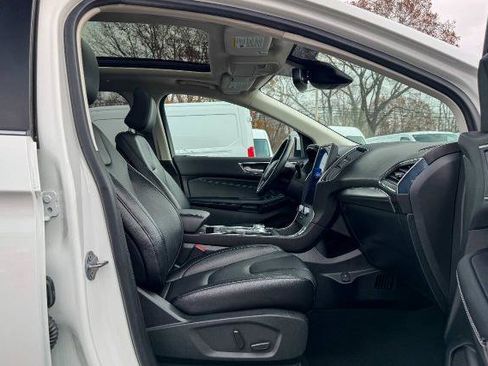 Certified 2022 Ford Edge Titanium image 10