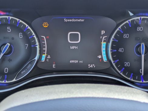 Used 2024 Chrysler Pacifica Limited FWD image 24