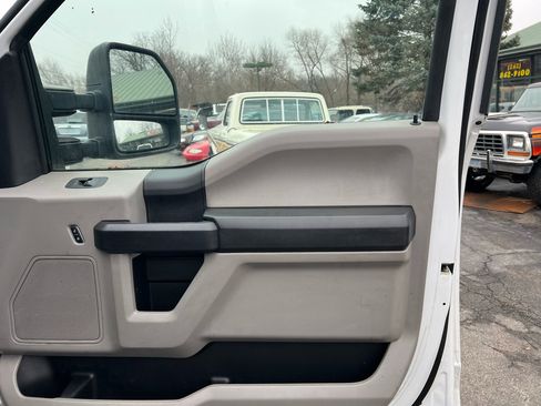 Used 2018 Ford F250 XL w/ Power Equipment Group image 17