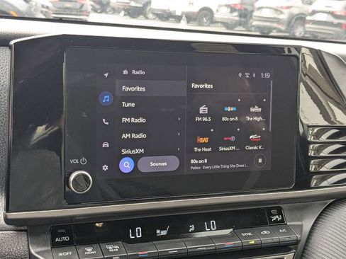 Used 2025 Toyota Camry SE image 19