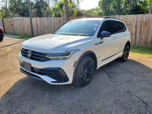 Used 2023 Volkswagen Tiguan SE R-Line FWD image 16