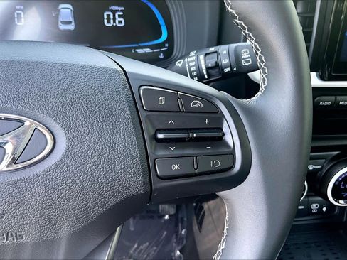 Used 2025 Hyundai Venue Limited FWD image 25