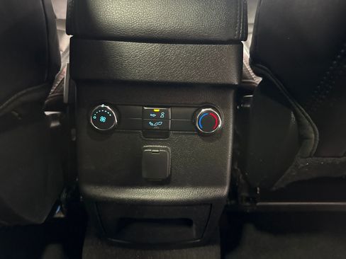 Used 2019 Ford Explorer XLT w/ Equipment Group 202A AWD/4WD image 21