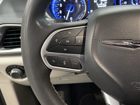 Used 2022 Chrysler Voyager LX FWD image 21