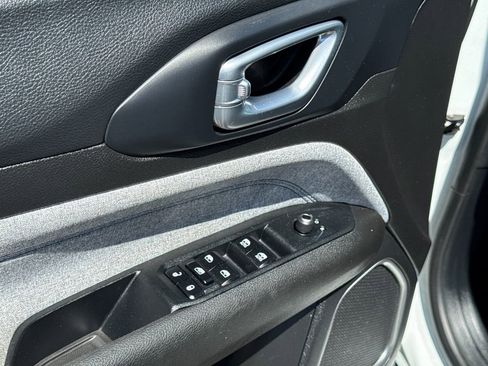 Used 2024 Jeep Compass Latitude AWD/4WD image 28